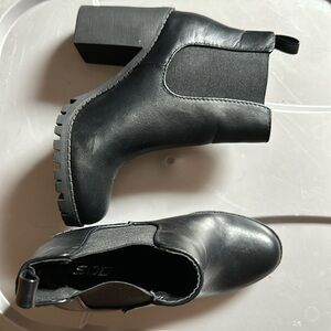 Soda booties - Size 7.5 - Black - Worn once